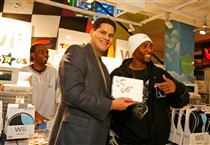 Reggie with a Happy Customer in New York